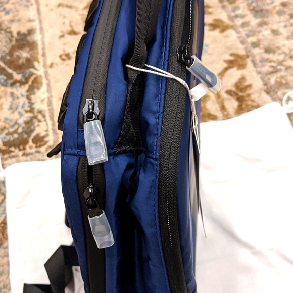 LACOSTE men's bag, NWT - Picture 3 of 6